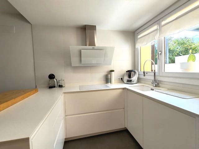 4 slaapkamer Rijtjeshuis te koop in Mancor de la Vall met zwembad garage - € 879.999 (Ref: 9352091)