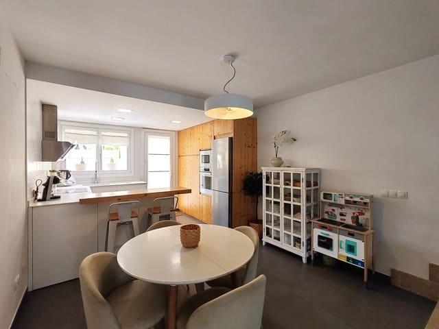 4 quarto Moradia em Banda para venda em Mancor de la Vall com piscina garagem - 879 999 € (Ref: 9352091)