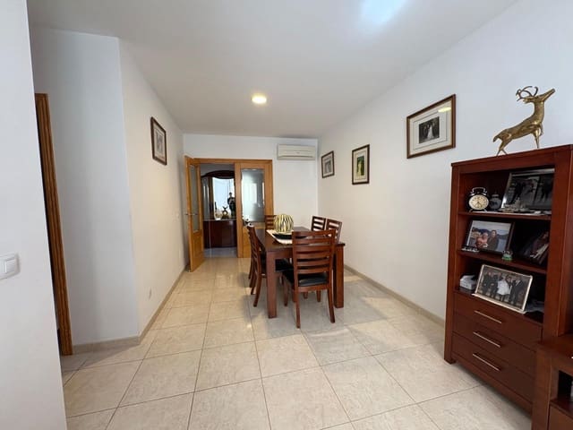 3 bedroom Flat for sale in Sa Pobla with garage - € 379,000 (Ref: 9355814)