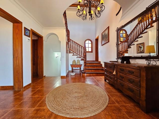 6 sypialnia Willa na sprzedaż w Lloret de Vista Alegre z basenem garażem - 1 950 000 € (Ref: 9355816)