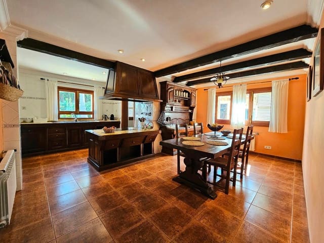 6 sypialnia Willa na sprzedaż w Lloret de Vista Alegre z basenem garażem - 1 890 000 € (Ref: 9355816)