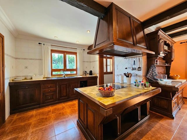 6 sypialnia Willa na sprzedaż w Lloret de Vista Alegre z basenem garażem - 1 890 000 € (Ref: 9355816)