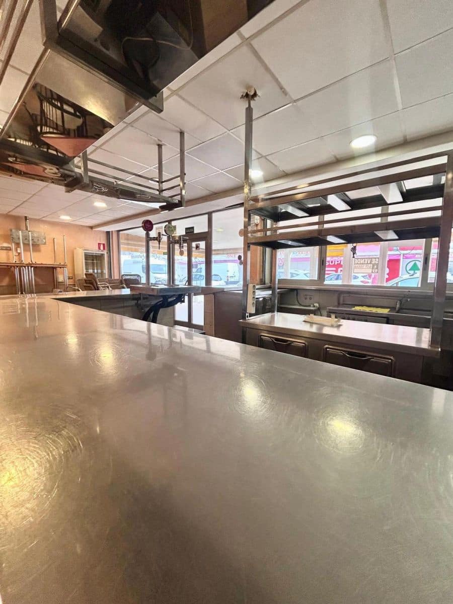 Kaupallinen myytävänä paikassa Puerto de Alcudia - 497 000 € (Ref: 9359551)