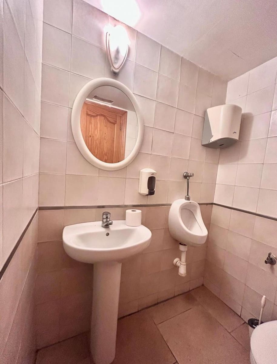 Kaupallinen myytävänä paikassa Puerto de Alcudia - 497 000 € (Ref: 9359551)