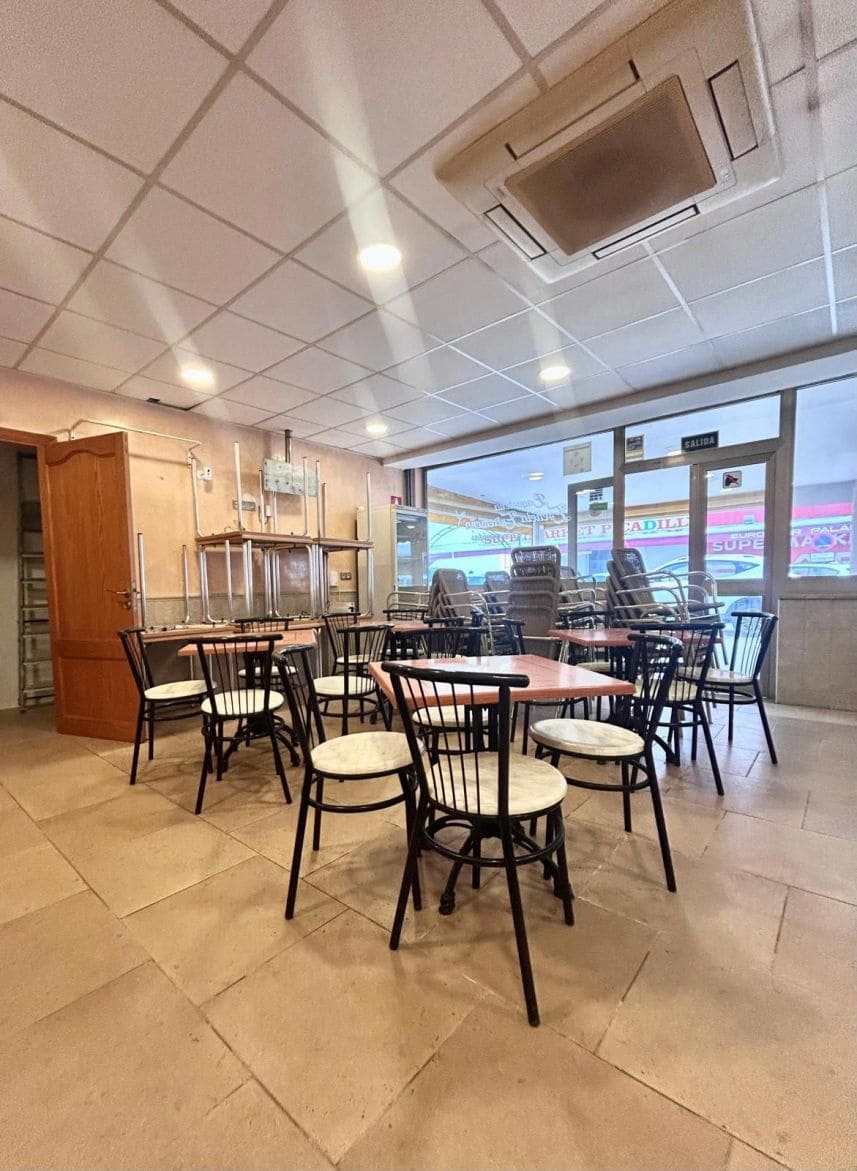 Kaupallinen myytävänä paikassa Puerto de Alcudia - 497 000 € (Ref: 9359551)