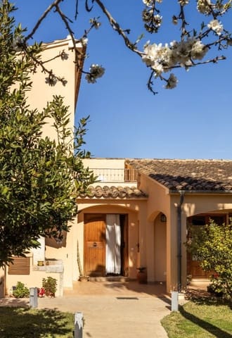 4 bedroom Villa for sale in Inca with garage - € 875,000 (Ref: 9359556)