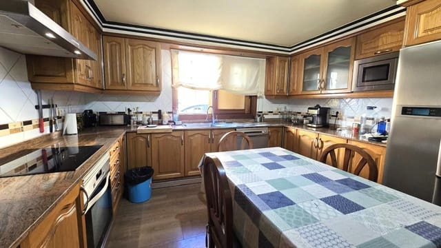 4 soveværelse Rækkehus til salg i Lloseta med garage - € 525.000 (Ref: 9359563)