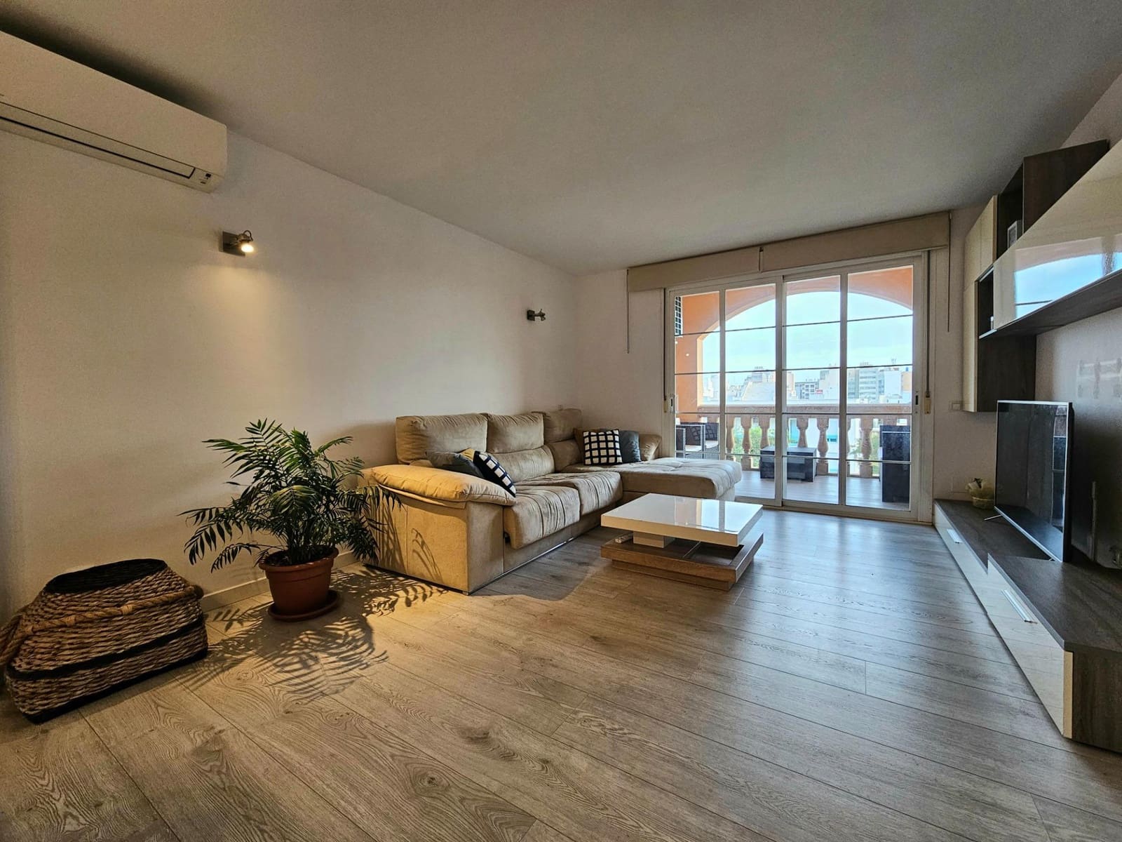 3 soveværelse Lejlighed til leje i Palma de Mallorca med swimmingpool garage - € 1.750 (Ref: 9601180)