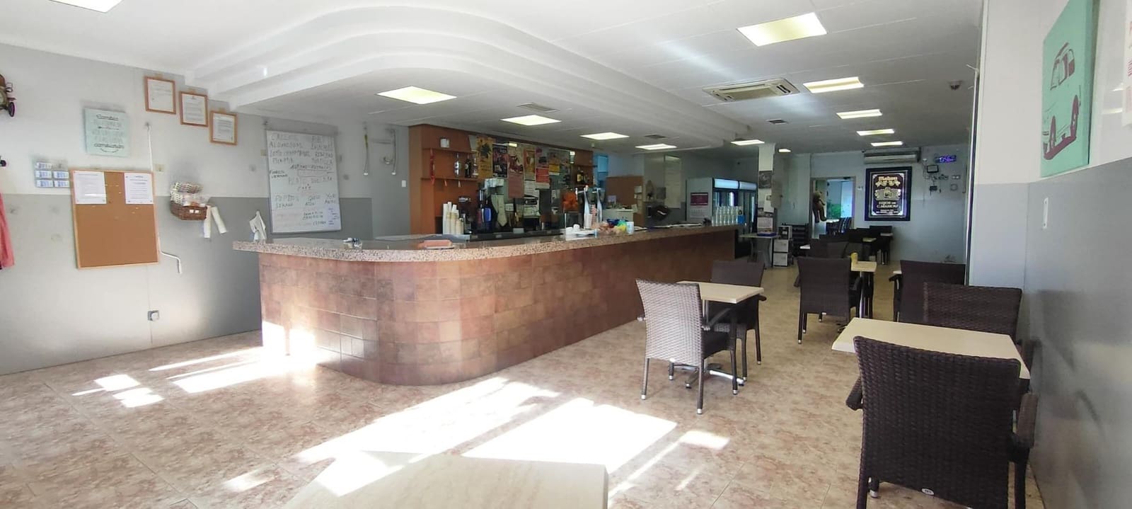 Bedrift til leie i Binissalem - € 2 000 (Ref: 9783117)