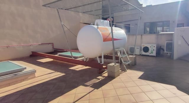 Bedrift til leie i Binissalem - € 2 000 (Ref: 9783117)