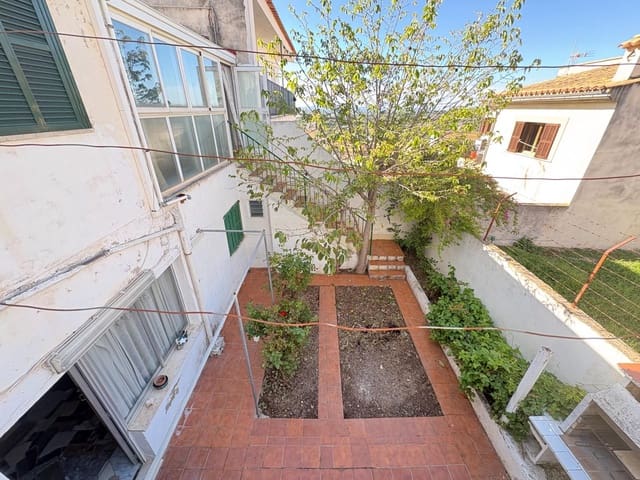 5 bedroom Townhouse for sale in Lloseta with garage - € 498,000 (Ref: 9839237)