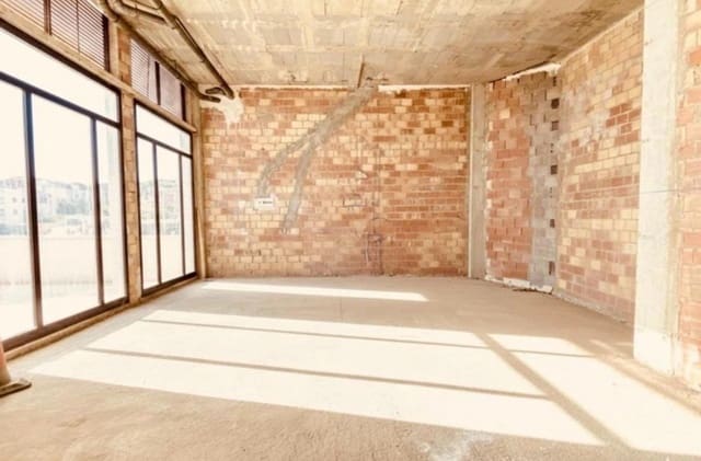 Erhverv til salg i Inca med garage - € 298.000 (Ref: 9878785)