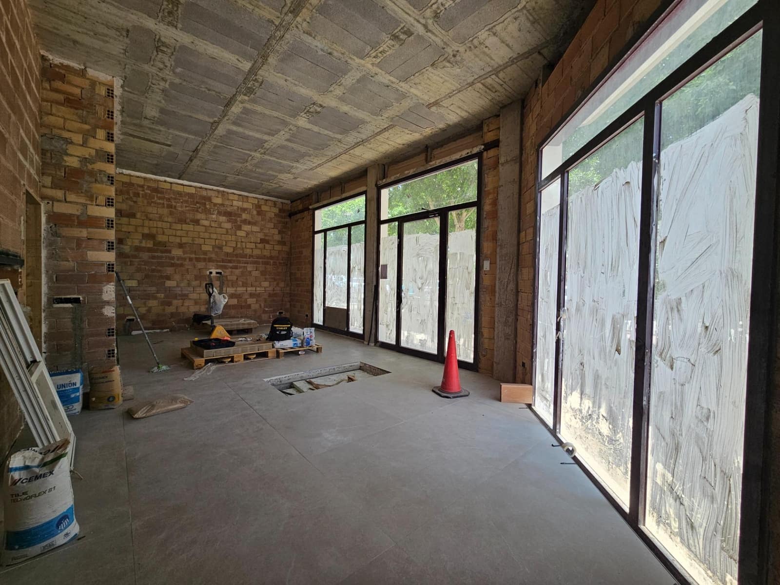 Commercial for sale in Inca with garage - € 298,000 (Ref: 9878785)
