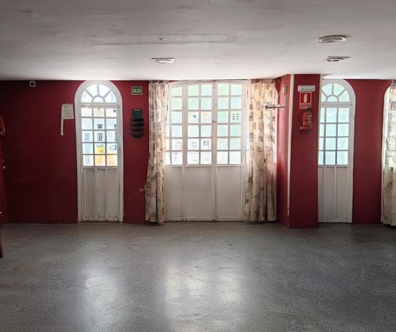 Local Comercial en Platja d'Alcúdia, Alcúdia en venta con piscina - 215.000 € (Ref: 9888968)