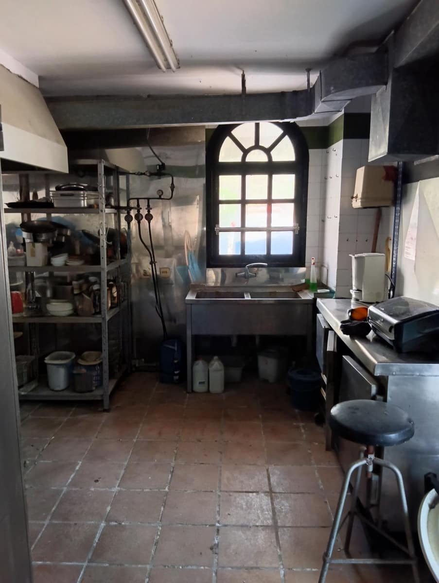Kaupallinen myytävänä paikassa Alcudia mukana uima-altaan - 215 000 € (Ref: 9907580)