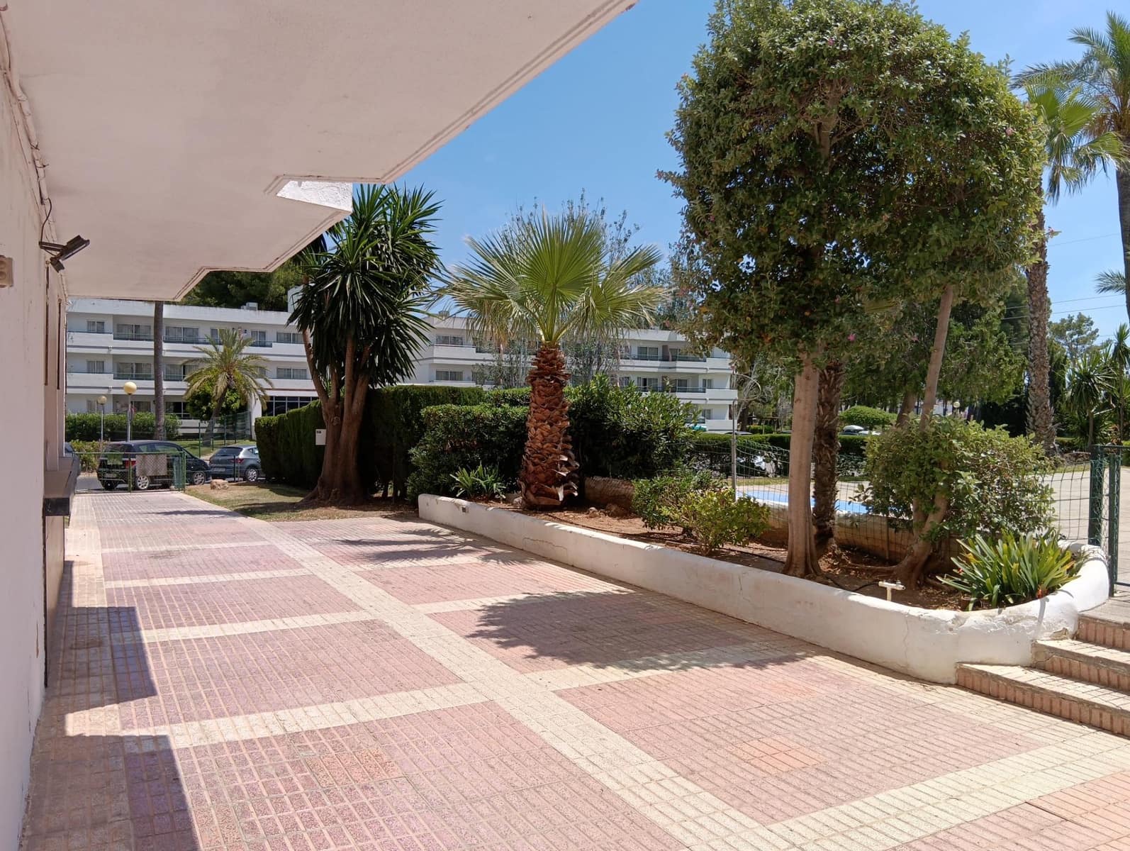 Kaupallinen myytävänä paikassa Alcudia mukana uima-altaan - 215 000 € (Ref: 9907580)