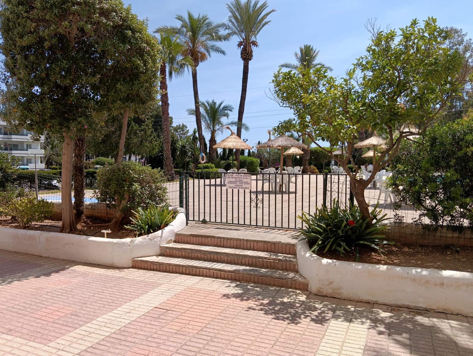 Kaupallinen myytävänä paikassa Alcudia mukana uima-altaan - 215 000 € (Ref: 9907580)
