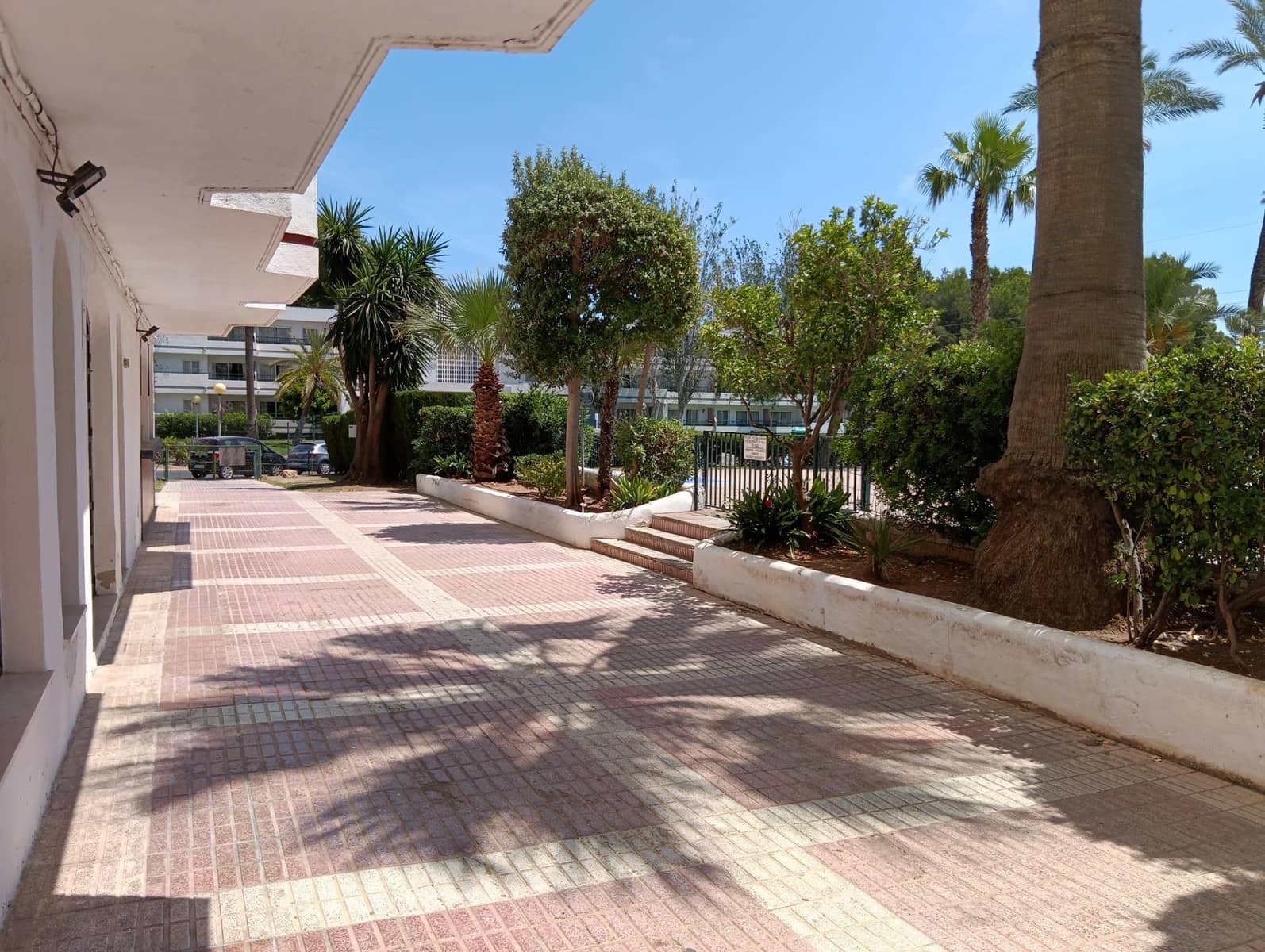 Kaupallinen myytävänä paikassa Alcudia mukana uima-altaan - 215 000 € (Ref: 9907580)