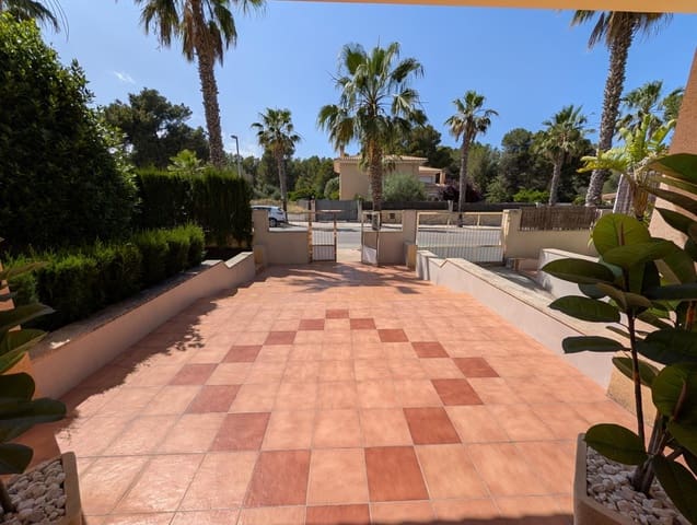 4 soverom Villa til salgs i Ca'n Picafort, Santa Margalida med svømmebasseng garasje - € 1 600 000 (Ref: 9927385)