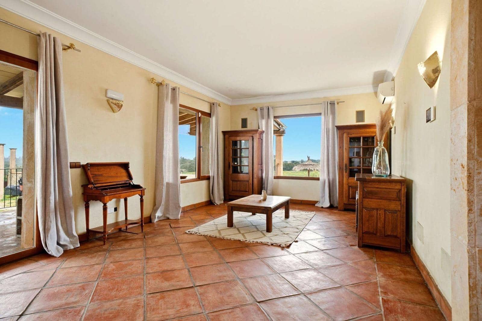 7 soveværelse Finca/Landehus til salg i Llubi med swimmingpool - € 5.500.000 (Ref: 9945702)