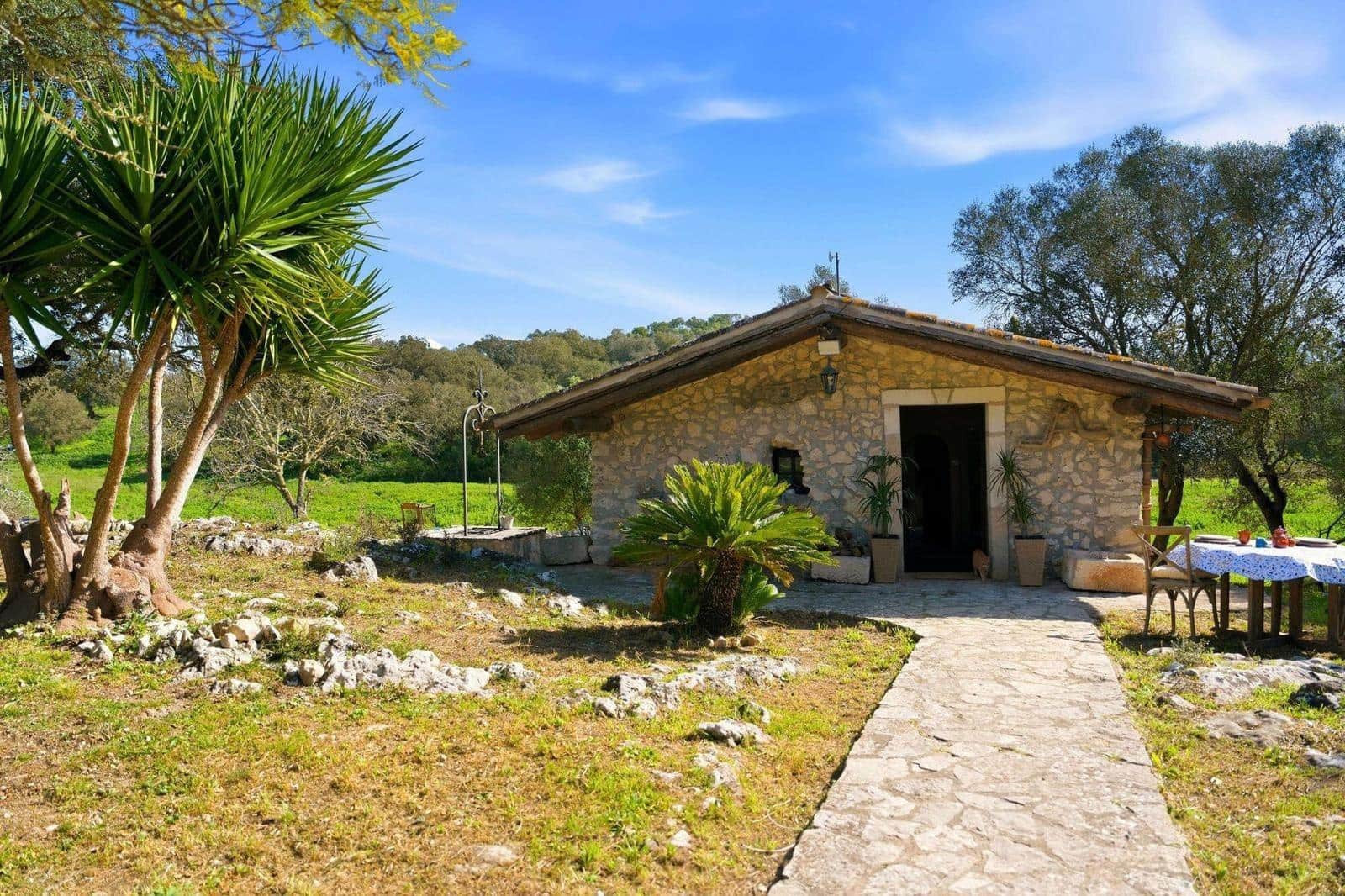 7 soveværelse Finca/Landehus til salg i Llubi med swimmingpool - € 5.500.000 (Ref: 9945702)