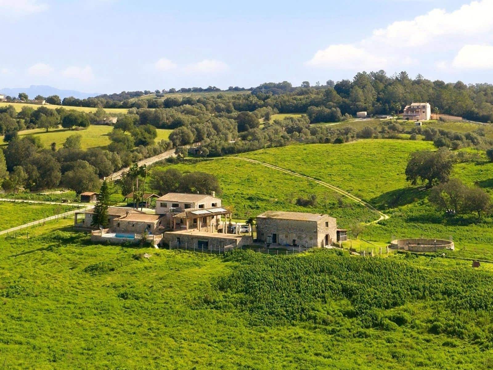 7 soveværelse Finca/Landehus til salg i Llubi med swimmingpool - € 5.500.000 (Ref: 9945702)