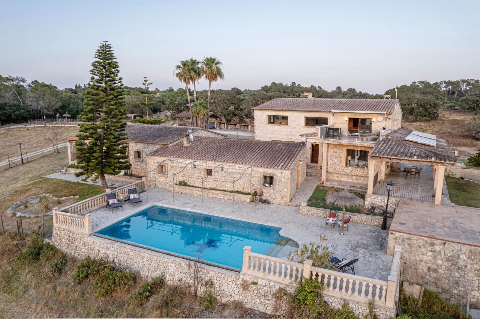 7 soveværelse Finca/Landehus til salg i Llubi med swimmingpool - € 5.500.000 (Ref: 9945702)