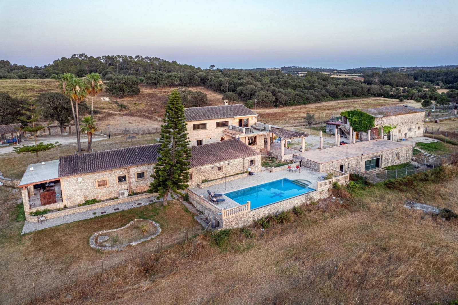 7 soveværelse Finca/Landehus til salg i Llubi med swimmingpool - € 5.500.000 (Ref: 9945702)