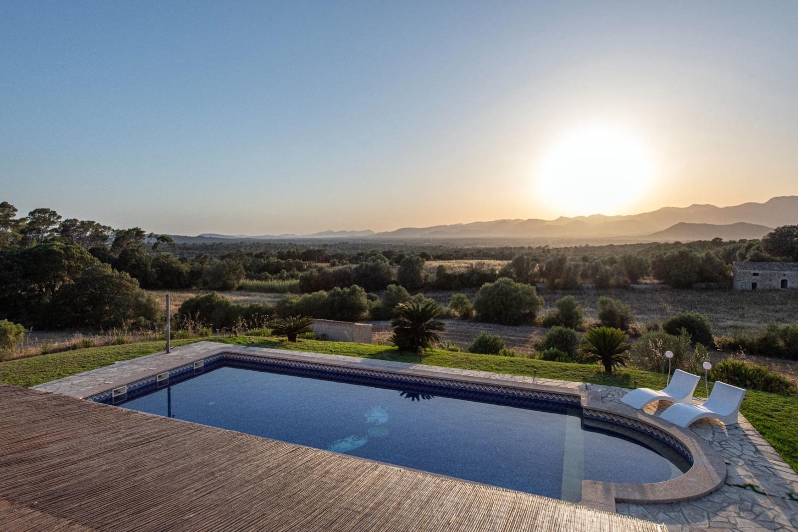 5 soveværelse Finca/Landehus til salg i Llubi med swimmingpool - € 3.400.000 (Ref: 9945703)