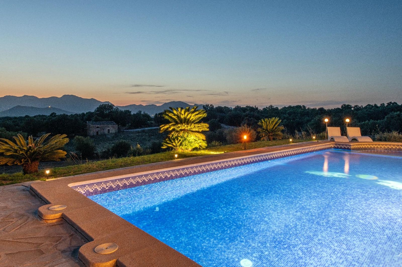 5 soveværelse Finca/Landehus til salg i Llubi med swimmingpool - € 3.400.000 (Ref: 9945703)