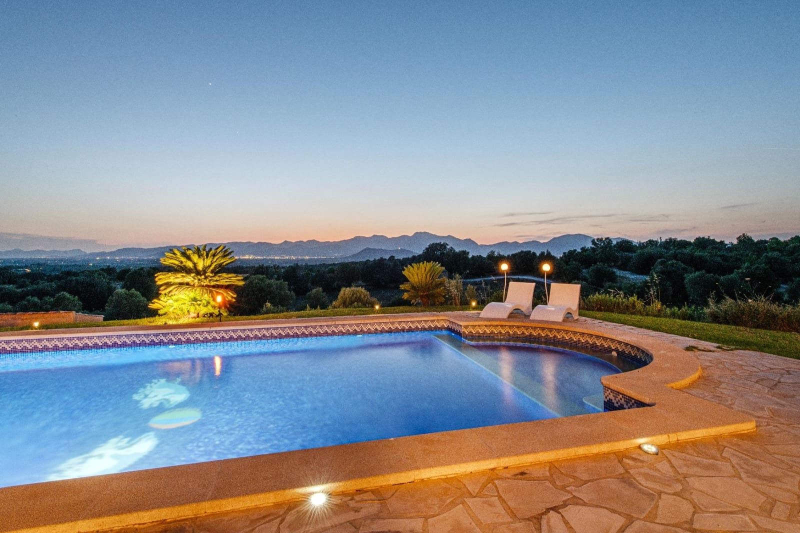 5 soveværelse Finca/Landehus til salg i Llubi med swimmingpool - € 3.400.000 (Ref: 9945703)