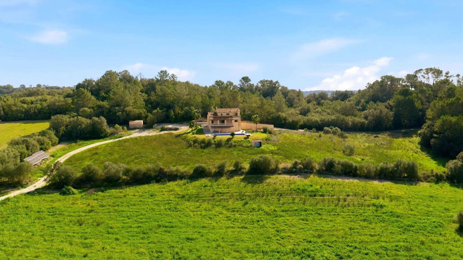 5 soveværelse Finca/Landehus til salg i Llubi med swimmingpool - € 3.400.000 (Ref: 9945703)
