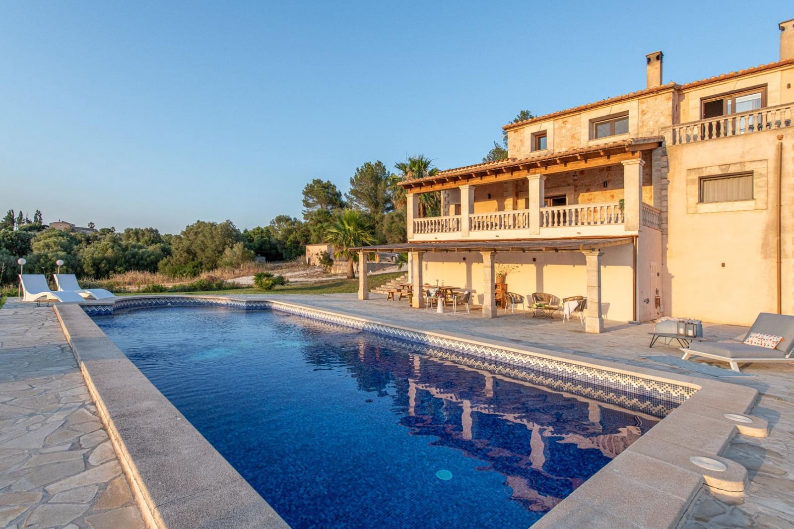 5 soveværelse Finca/Landehus til salg i Llubi med swimmingpool - € 3.400.000 (Ref: 9945703)