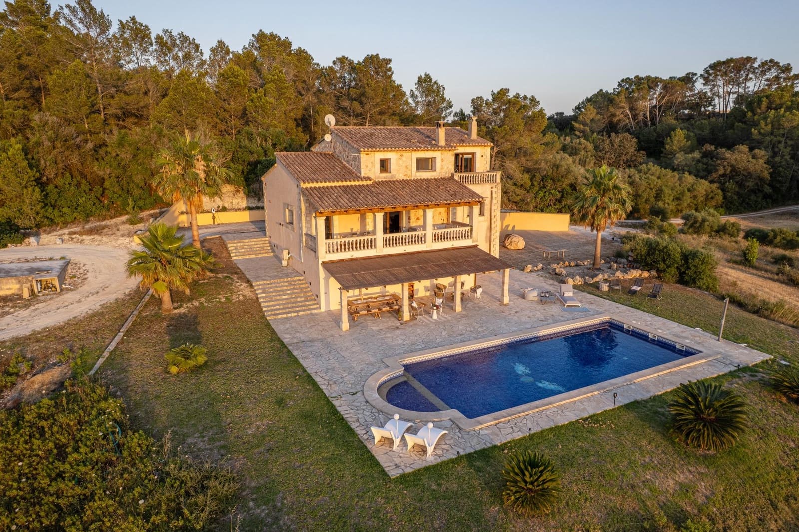 5 soveværelse Finca/Landehus til salg i Llubi med swimmingpool - € 3.400.000 (Ref: 9945703)