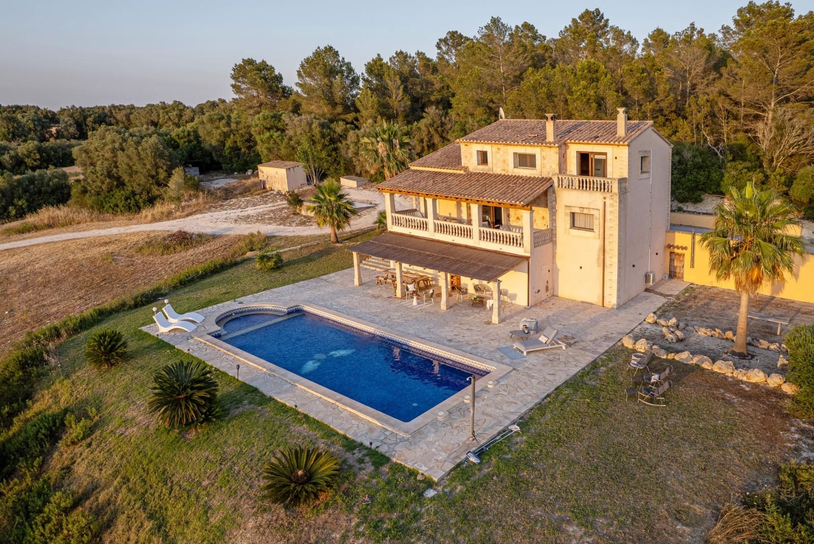 5 soveværelse Finca/Landehus til salg i Llubi med swimmingpool - € 3.400.000 (Ref: 9945703)