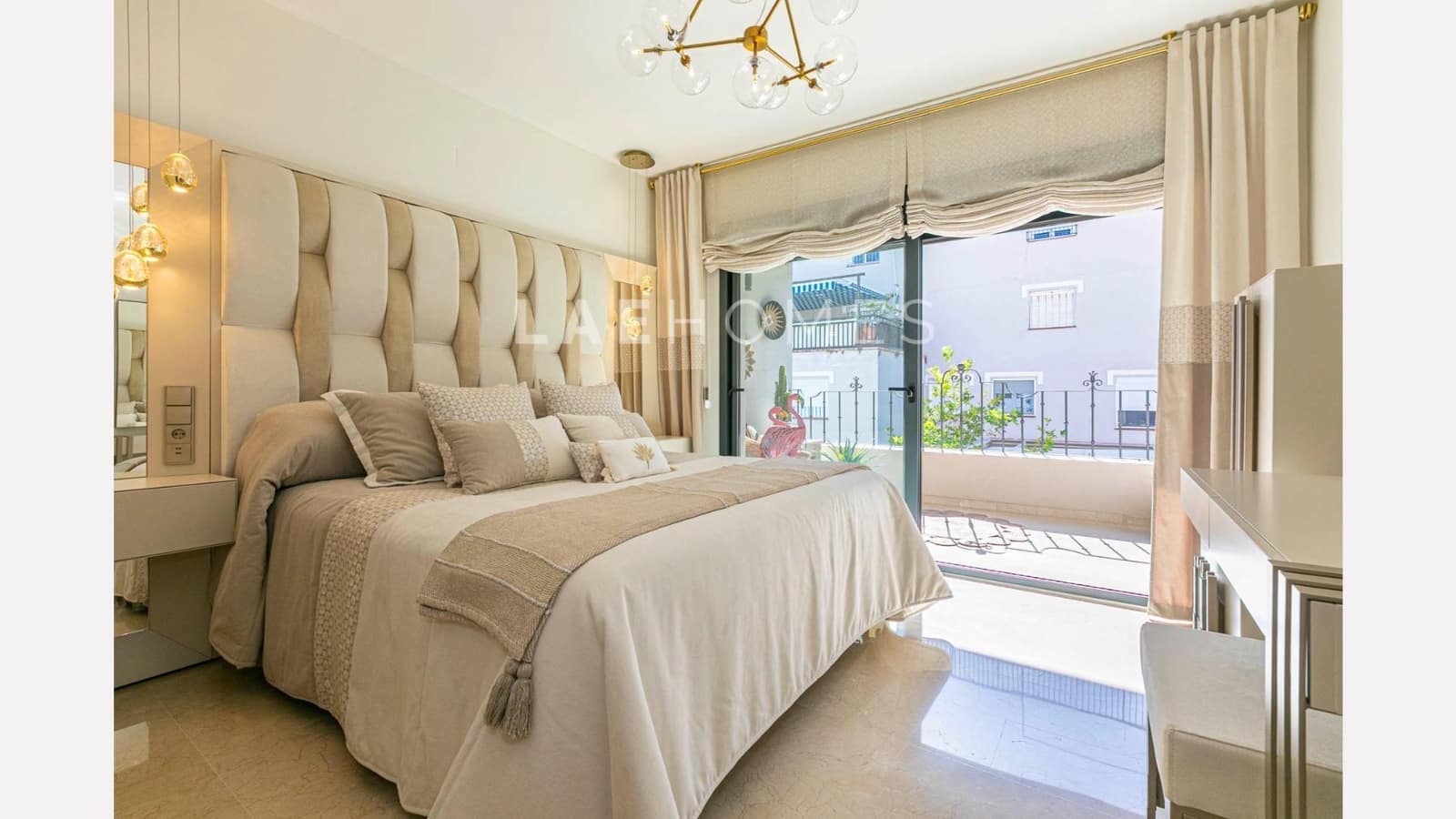 3 bedroom Penthouse for sale in Marbella with garage - € 1,295,000 (Ref: 10180873)