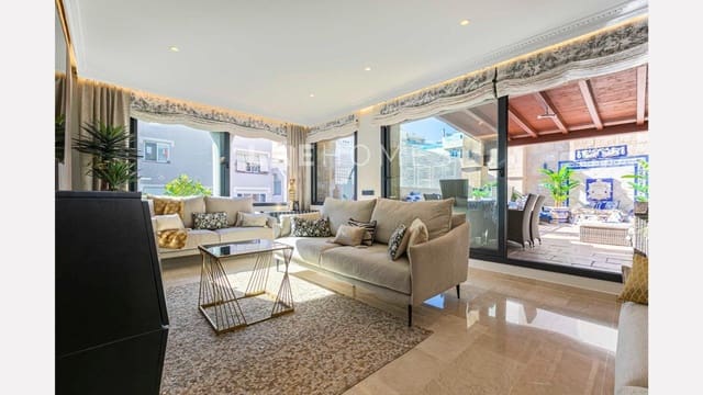 3 bedroom Penthouse for sale in Marbella Centro, Marbella with garage - € 1,295,000 (Ref: 10180873)