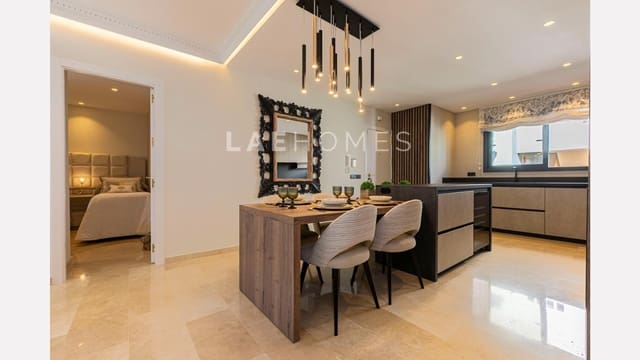 3 bedroom Penthouse for sale in Marbella Centro, Marbella with garage - € 1,295,000 (Ref: 10180873)