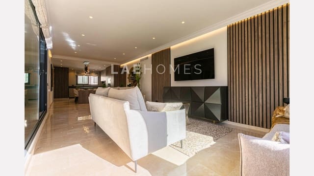 3 bedroom Penthouse for sale in Marbella Centro, Marbella with garage - € 1,295,000 (Ref: 10180873)