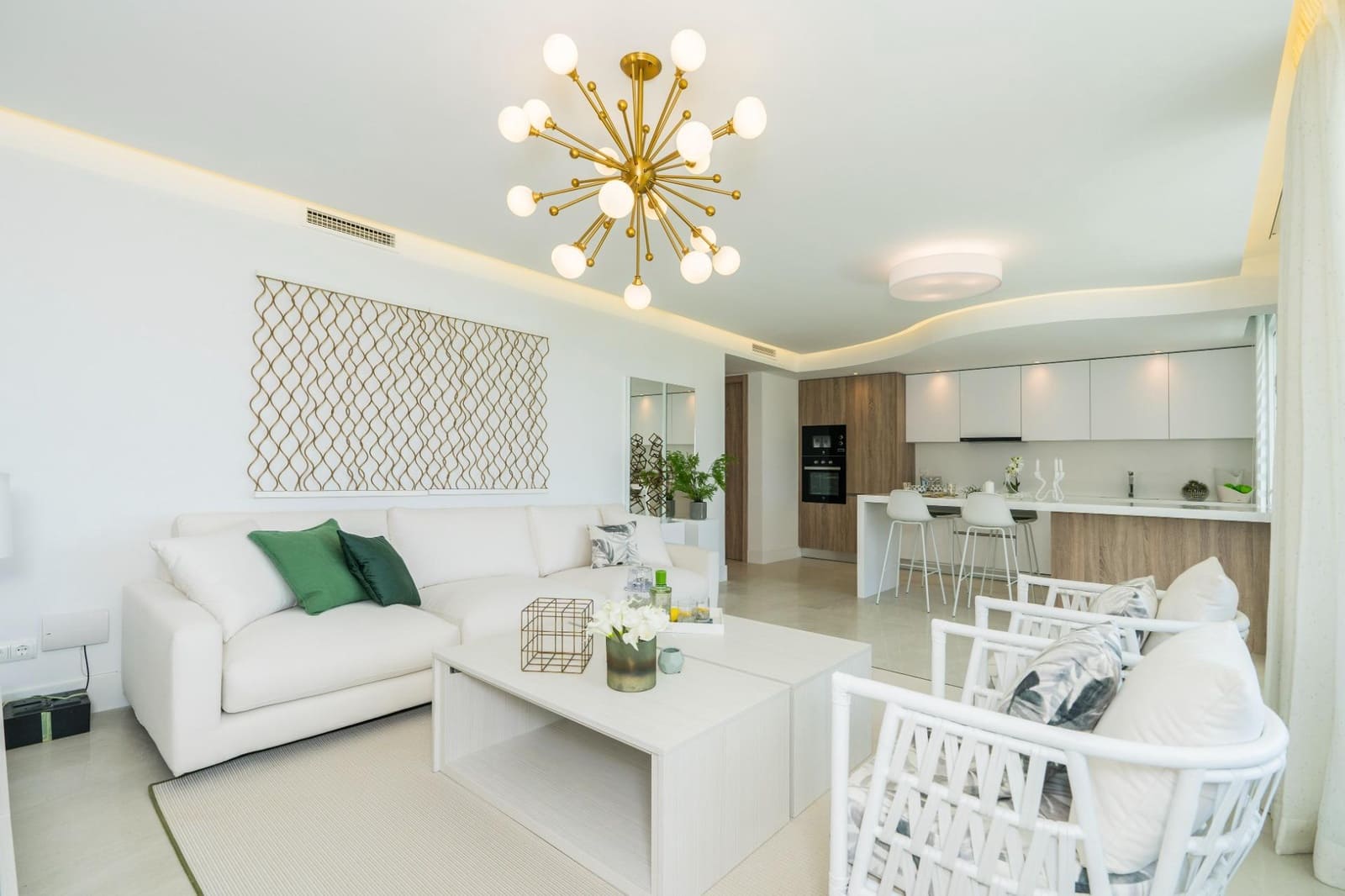 3 chambre Appartement à vendre à San Roque avec piscine garage - 460 000 € (Ref: 10185174)