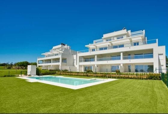 3 chambre Appartement à vendre à San Roque avec piscine garage - 460 000 € (Ref: 10185174)