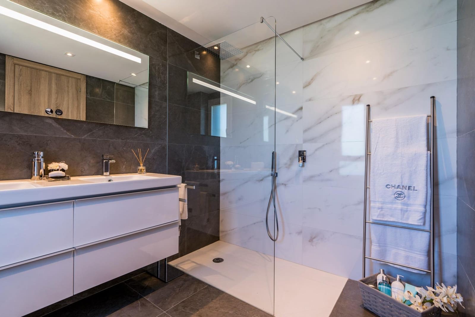 3 chambre Appartement à vendre à San Roque avec piscine garage - 460 000 € (Ref: 10185174)