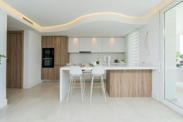 3 chambre Appartement à vendre à San Roque avec piscine garage - 460 000 € (Ref: 10185174)