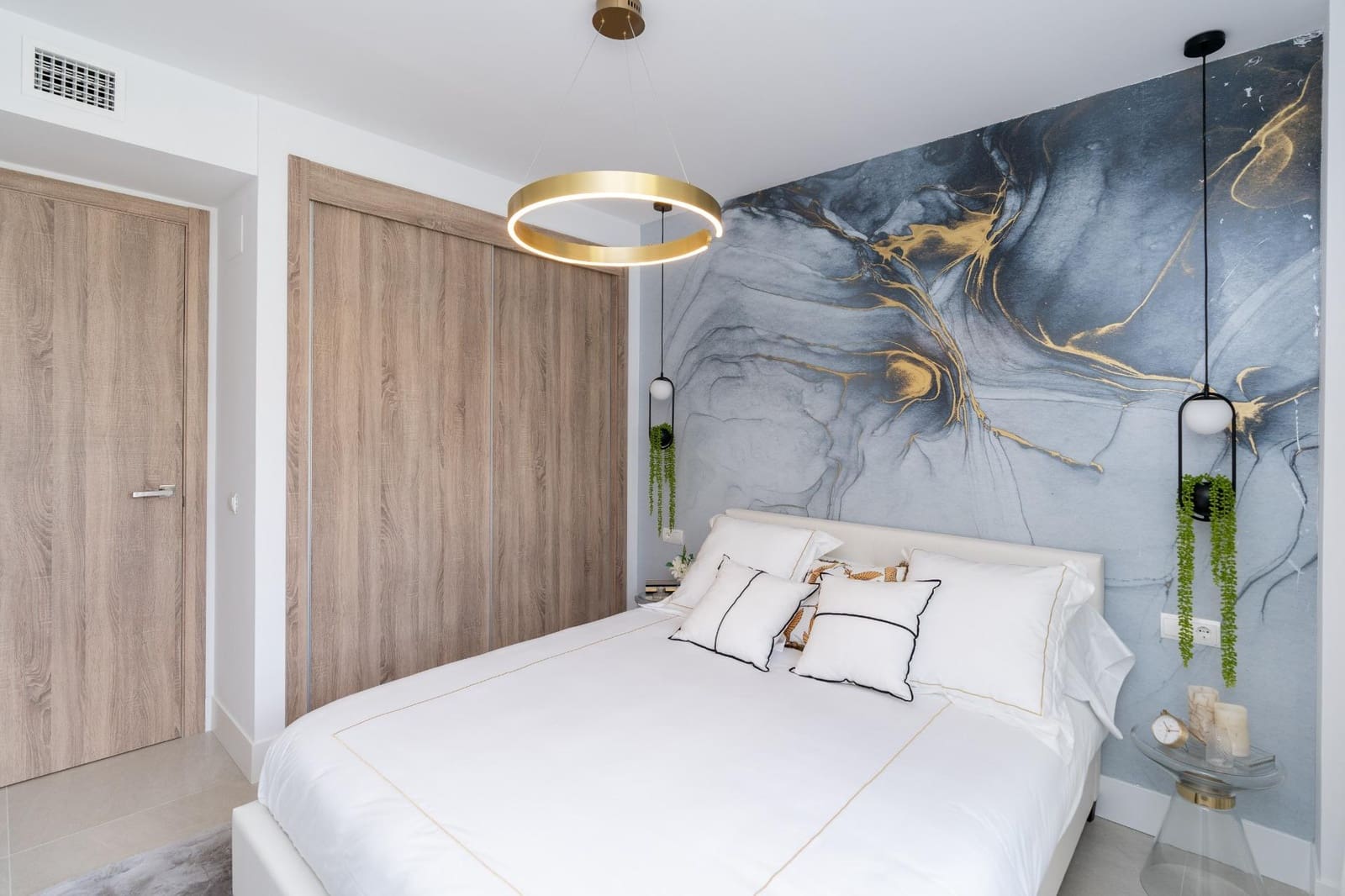 3 chambre Appartement à vendre à San Roque avec piscine garage - 460 000 € (Ref: 10185174)