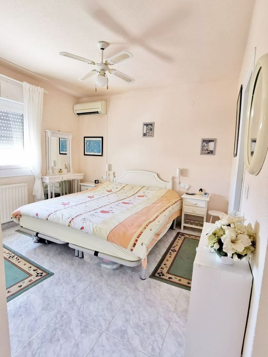 3 bedroom Villa for sale in Villamartin with pool garage - € 455,000 (Ref: 8324467)