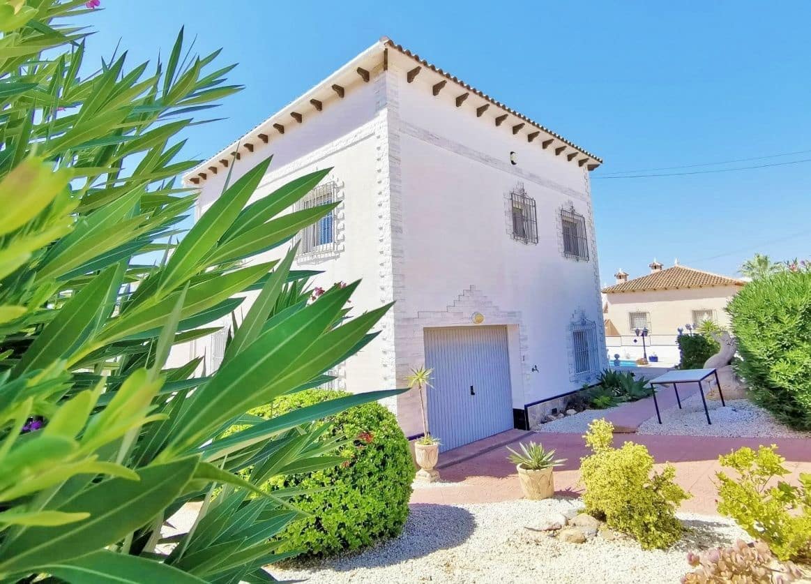 3 bedroom Villa for sale in Villamartin with pool garage - € 455,000 (Ref: 8324467)