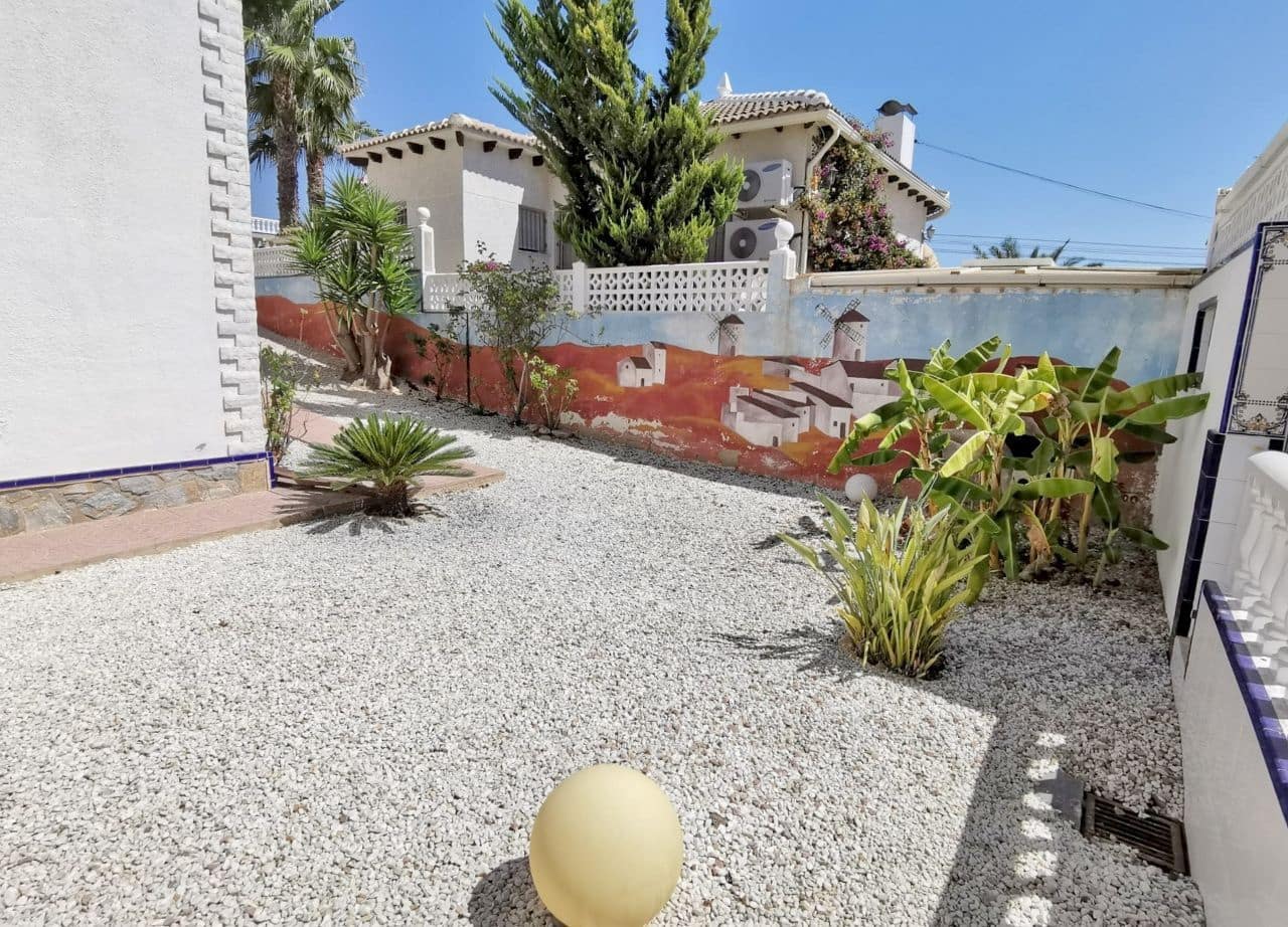 3 bedroom Villa for sale in Villamartin with pool garage - € 455,000 (Ref: 8324467)