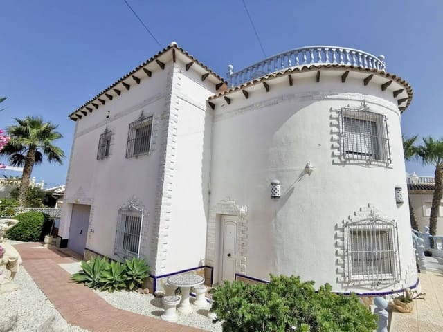 3 soverom Villa til salgs i Villamartin, Orihuela med svømmebasseng garasje - € 455 000 (Ref: 8324467)