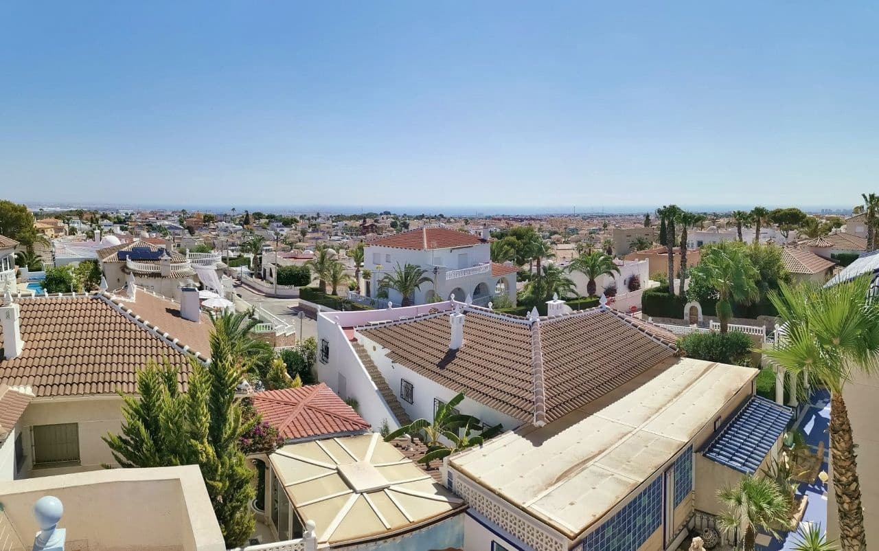 3 bedroom Villa for sale in Villamartin with pool garage - € 455,000 (Ref: 8324467)