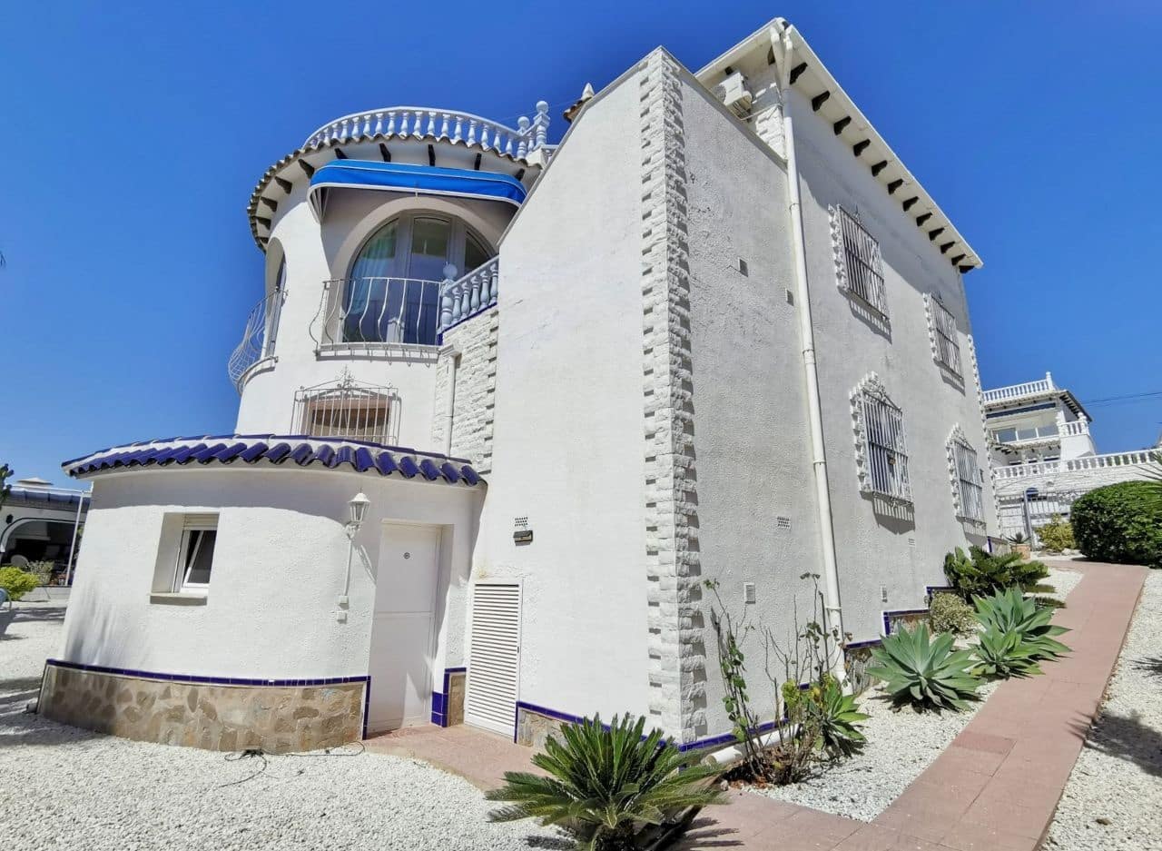 3 bedroom Villa for sale in Villamartin with pool garage - € 455,000 (Ref: 8324467)